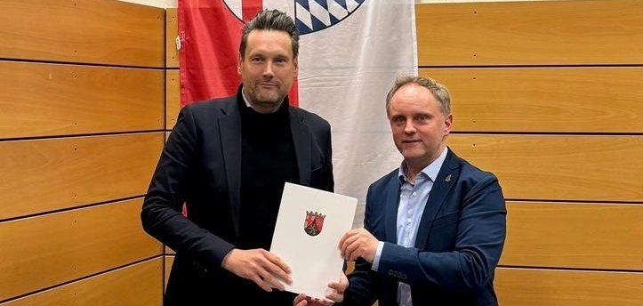 Bescheidübergabe von StS. Stich an Bgm. Weiland