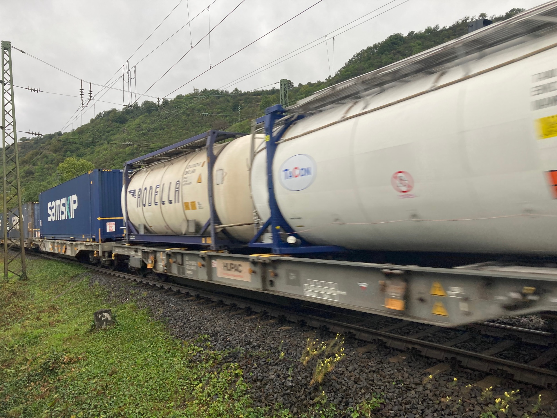 Güterzüge im Mittelrheintal