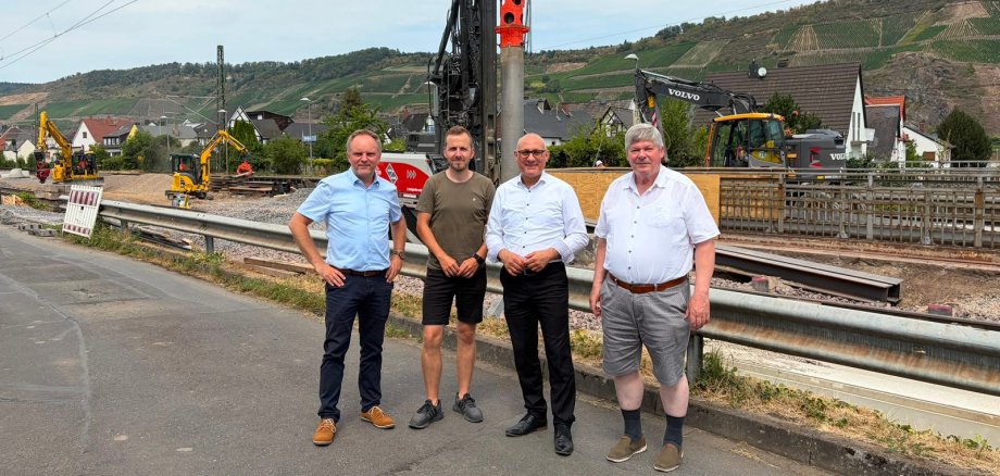 Gruppenfoto in Osterspai bzgl. Bahn Gruppenfoto in Osterspai bzgl. Bahn