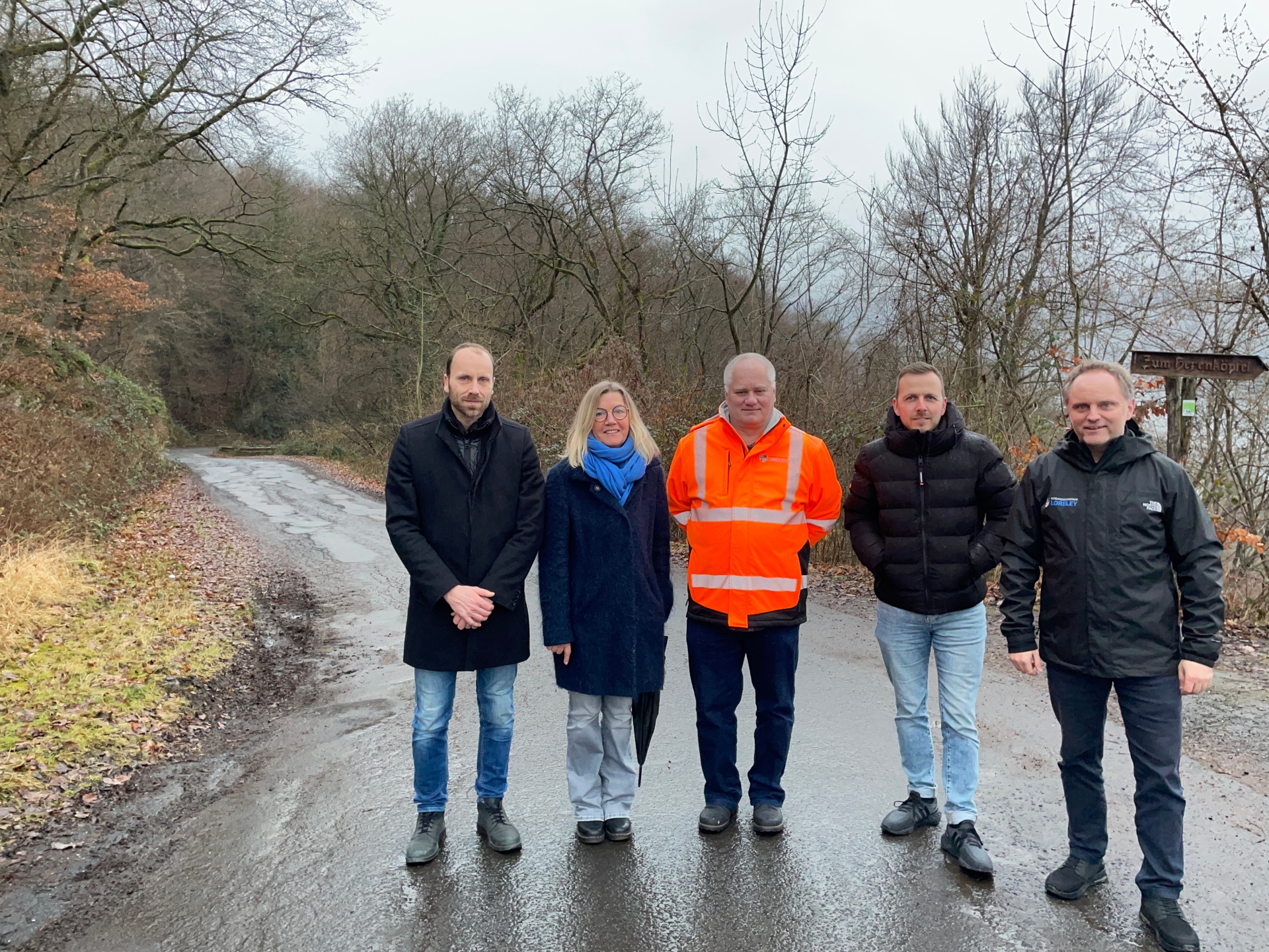 Gruppenfoto am Wirtschaftsweg