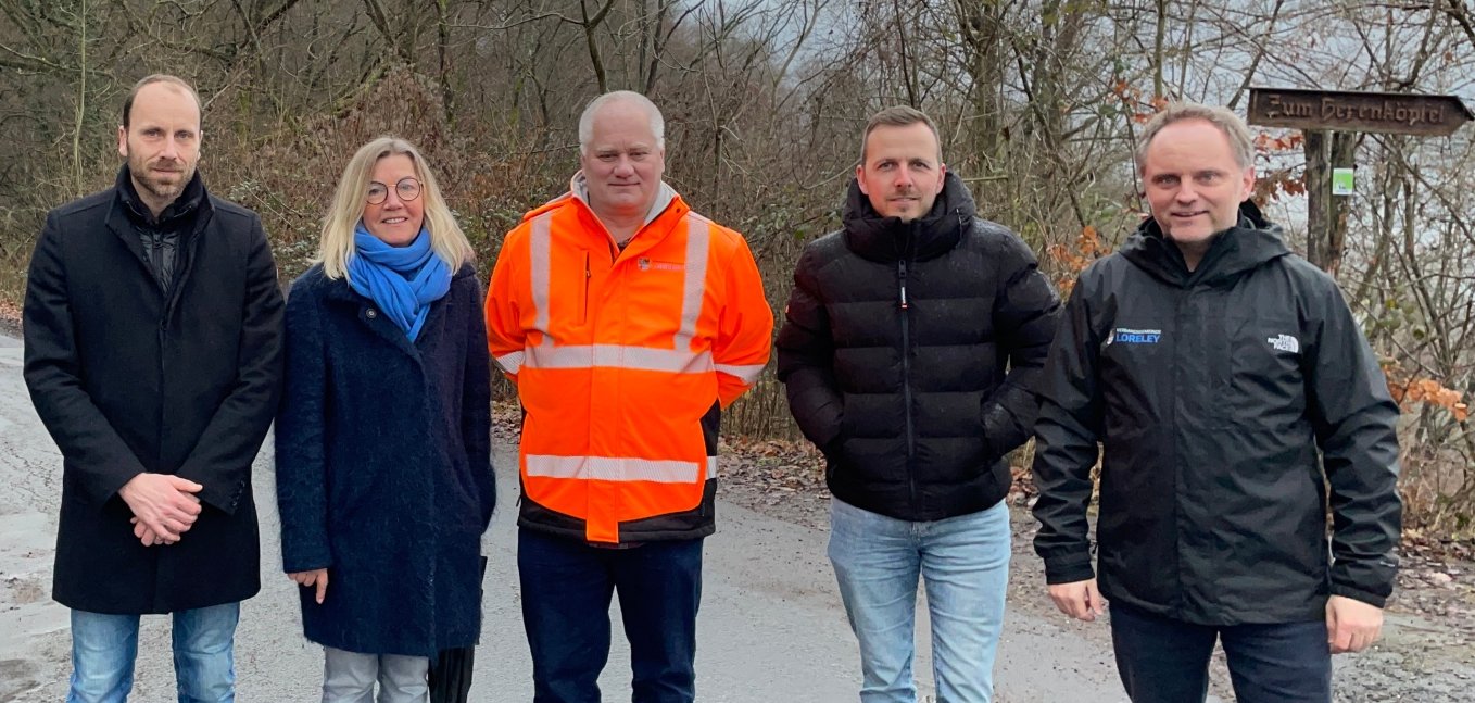 Gruppenfoto am Wirtschaftsweg