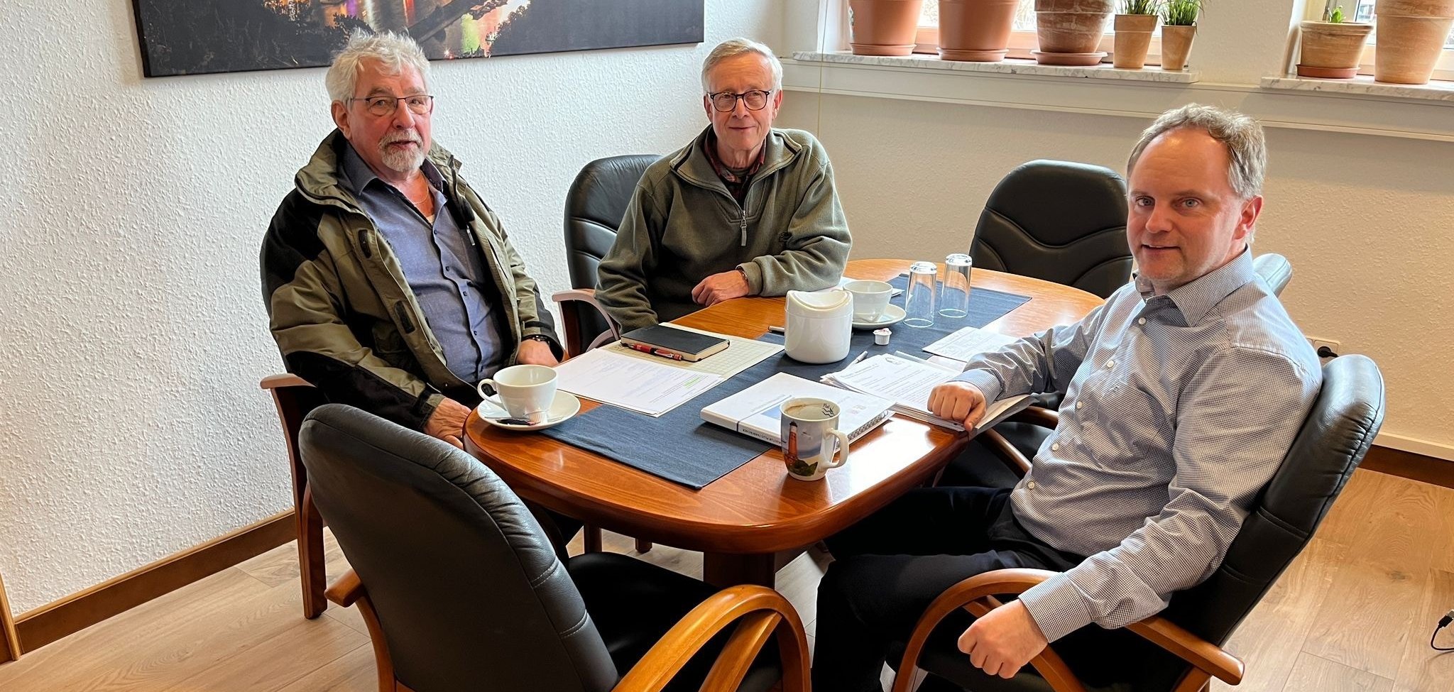 Arbeitsgepräch von Mike Weiland Helmut Veit und Dr. Heinz Gemmer
