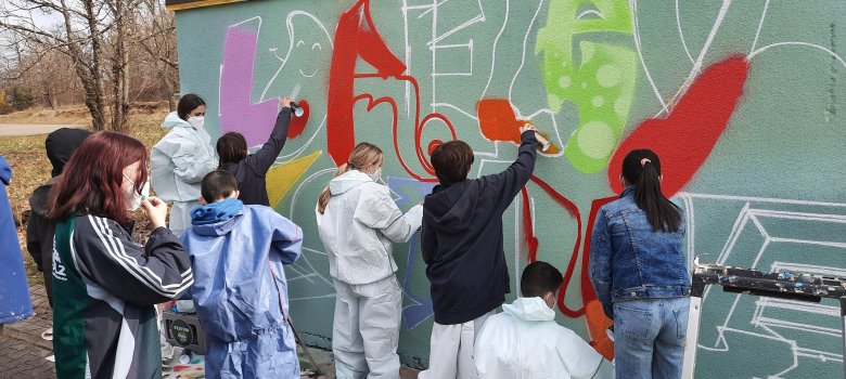 Schüler beim sprayen