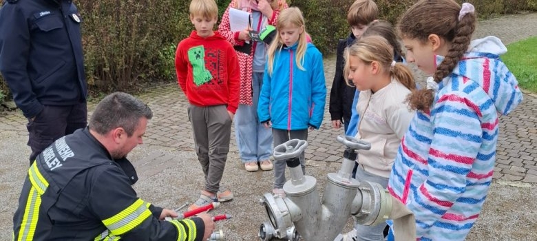 Erklären der Feuerwehrgerätschaften 