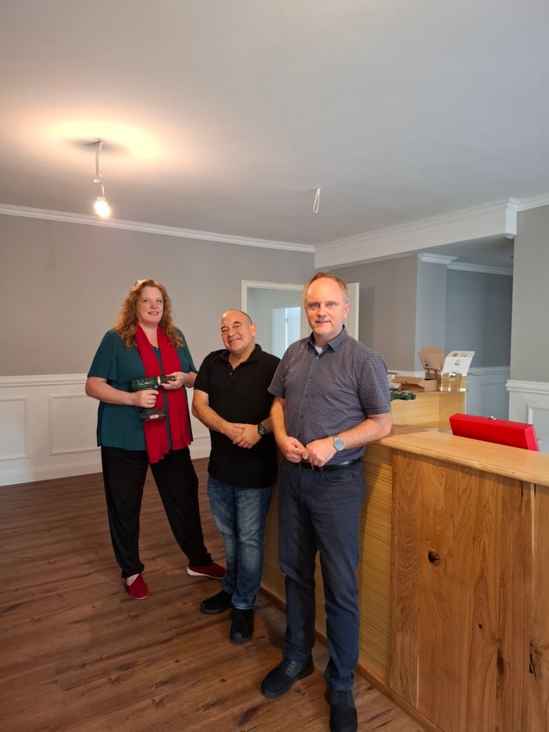 Mike Weiland zu Besuch in der neuen Hausarztpraxis 