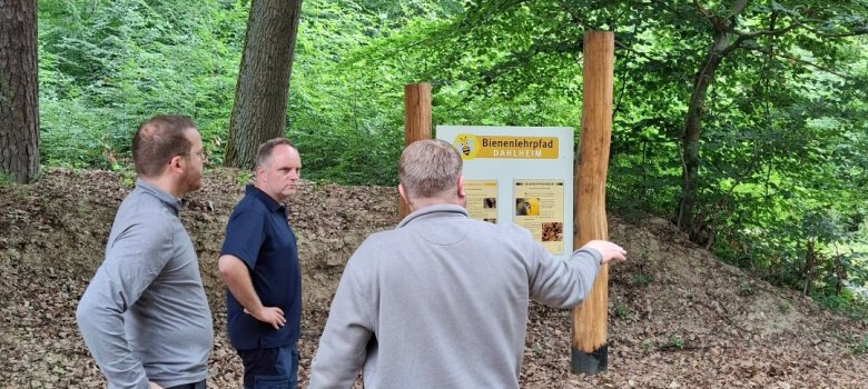 Dahlheim am Bienenlehrpfad