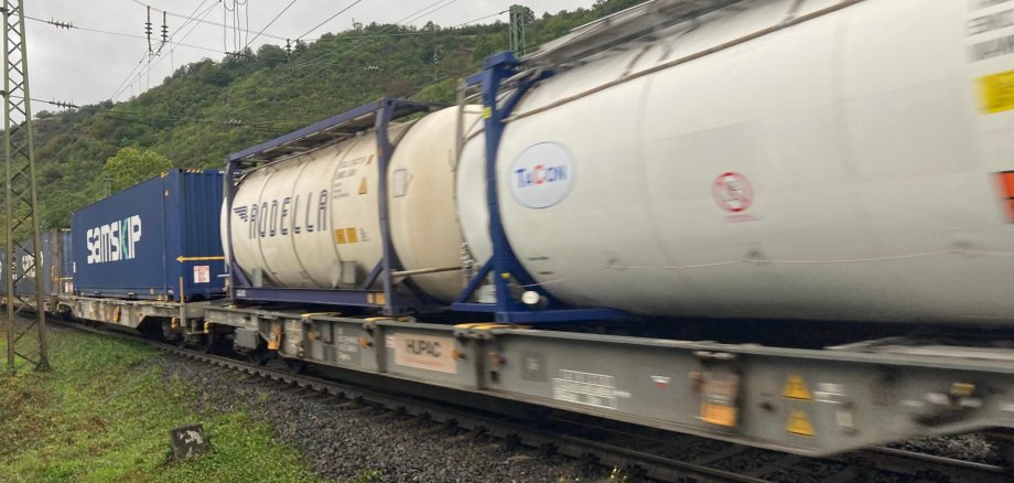 Güterzug im Mittelrheintal