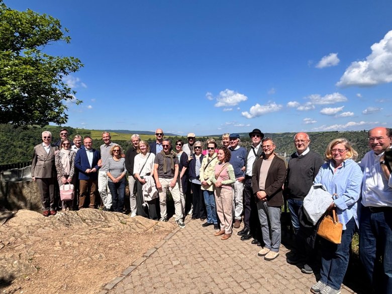Präsidentinnen und Präsidenten der Verfassungsgerichte zu Gast auf der Loreley Präsidentinnen und Präsidenten der Verfassungsgerichte zu Gast auf der Loreley
