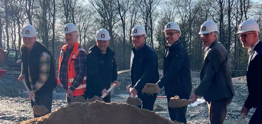 Gruppenfoto beim Spatenstich Gruppenfoto beim Spatenstich