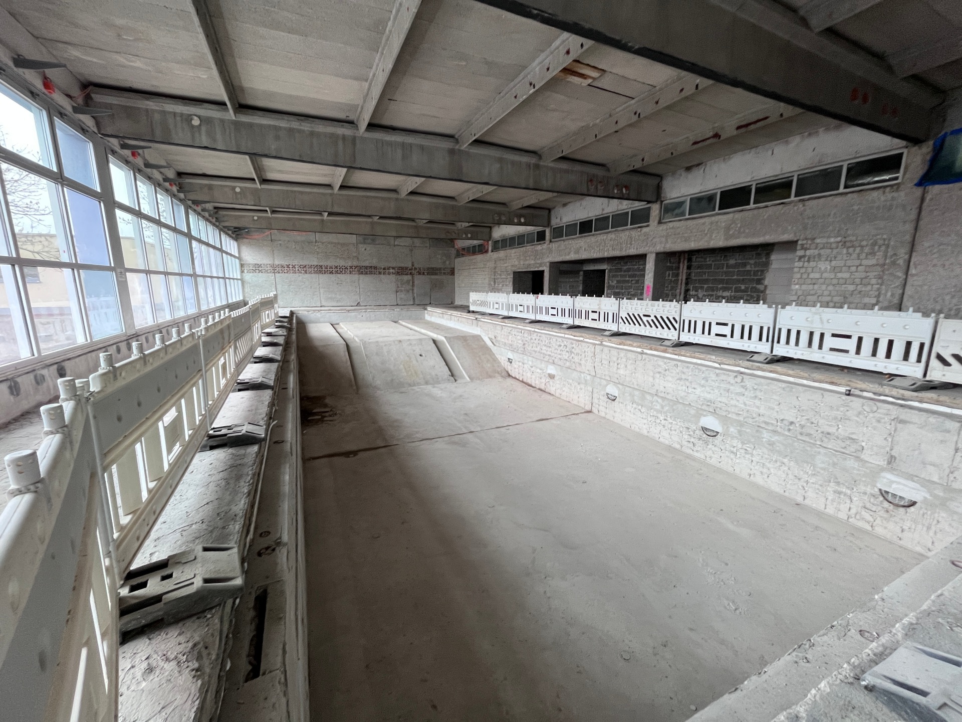 Hallenbad innen im Rohbauzustand