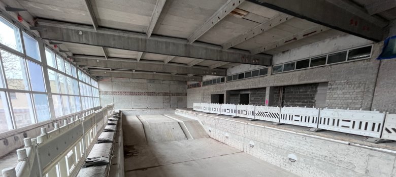 Hallenbad innen im Rohbauzustand Hallenbad innen im Rohbauzustand