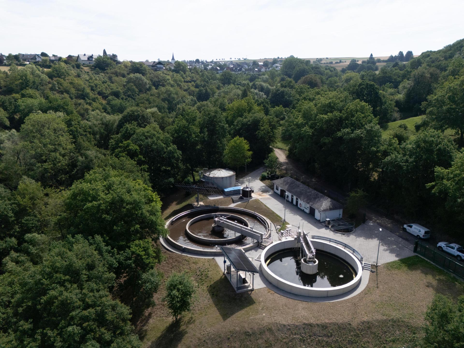 Luftbild der sanierten Kläranlage Bornich/Weisel