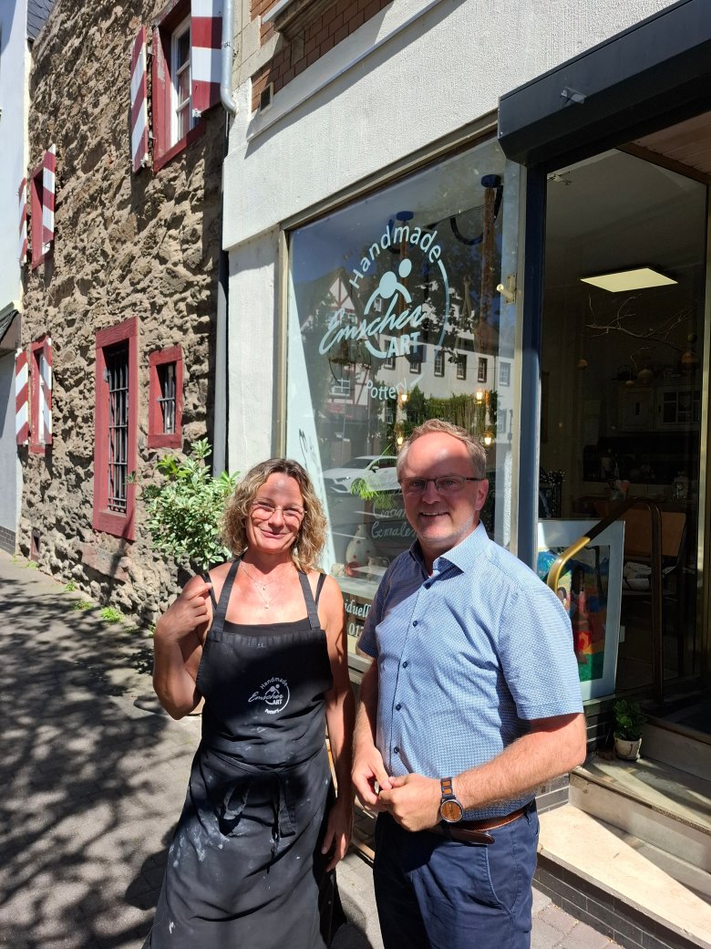 Foto vor dem Laden Emscher Art Pottery Foto vor dem Laden Emscher Art Pottery