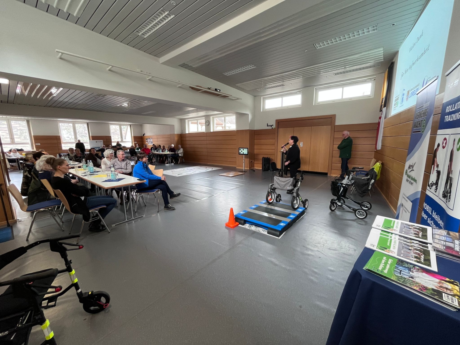 Teilnehmende und Stationen des Verkehrssicherheitstages der Verbandsgemeinde Loreley