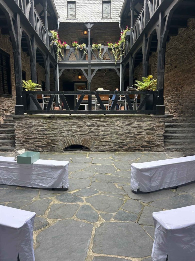 Burg Gutenfels innen -1-